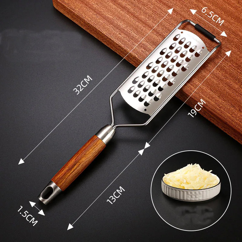 râpe à mains en inox pour gastronomes avertis