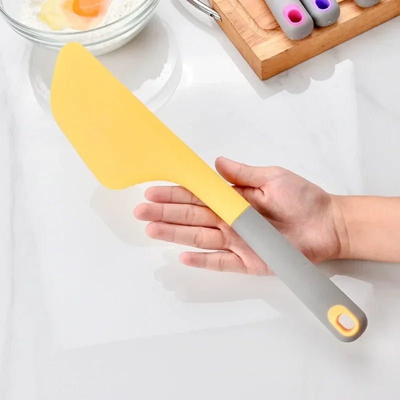 spatule utilisée pour mélanger les pâtes