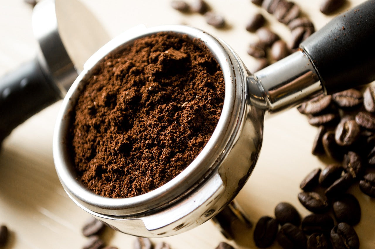 Comment conserver le café moulu : boîte, durée, frigo et café périmé
