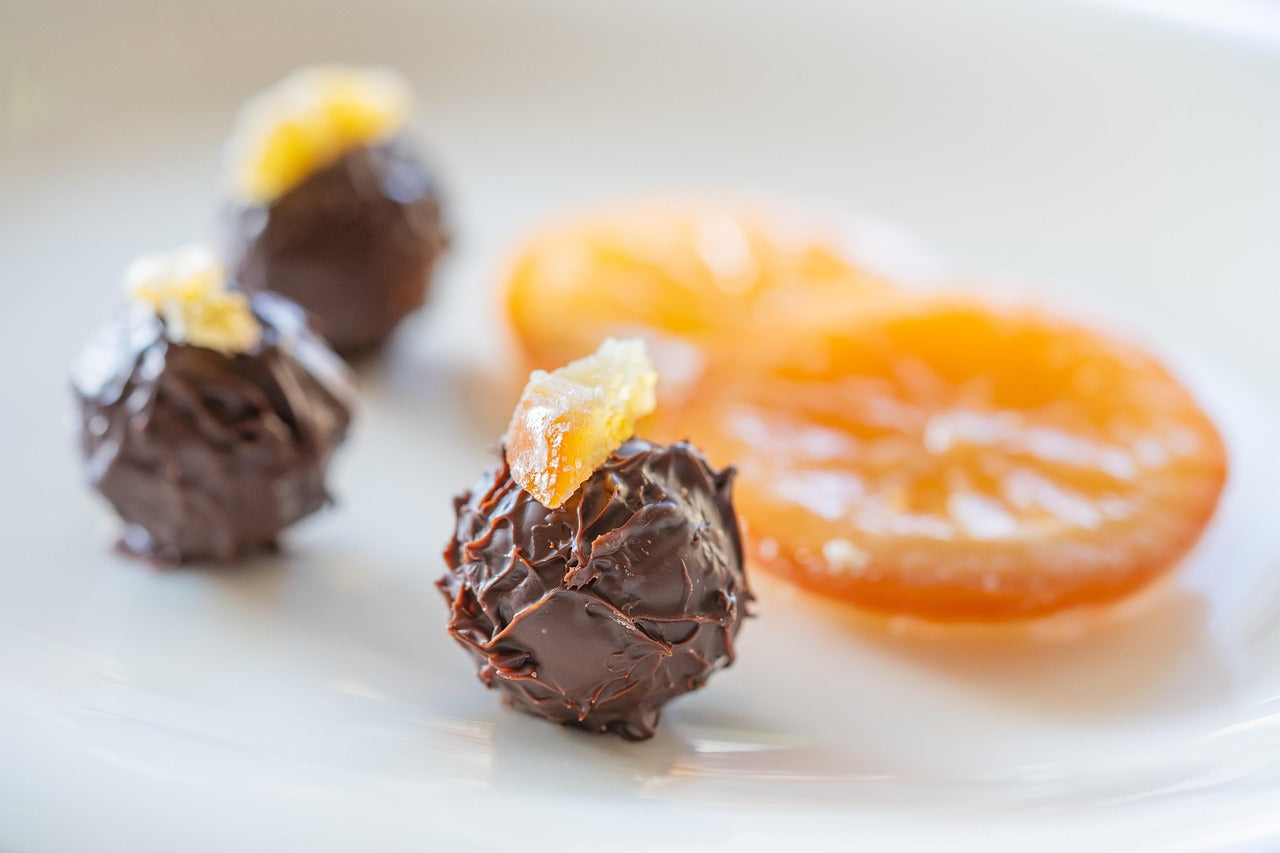 Orangettes maison : écorces d'orange confites enrobées de chocolat