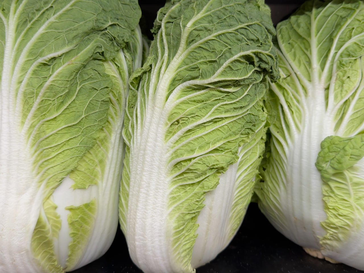 Comment cuisiner le chou chinois : découpe et 3 recettes faciles