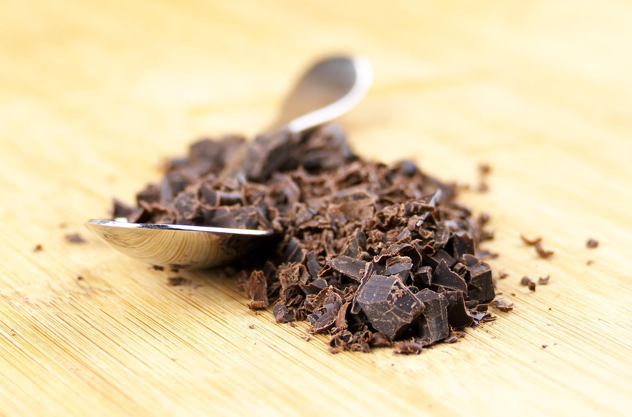Faire des copeaux de chocolat à l'économe