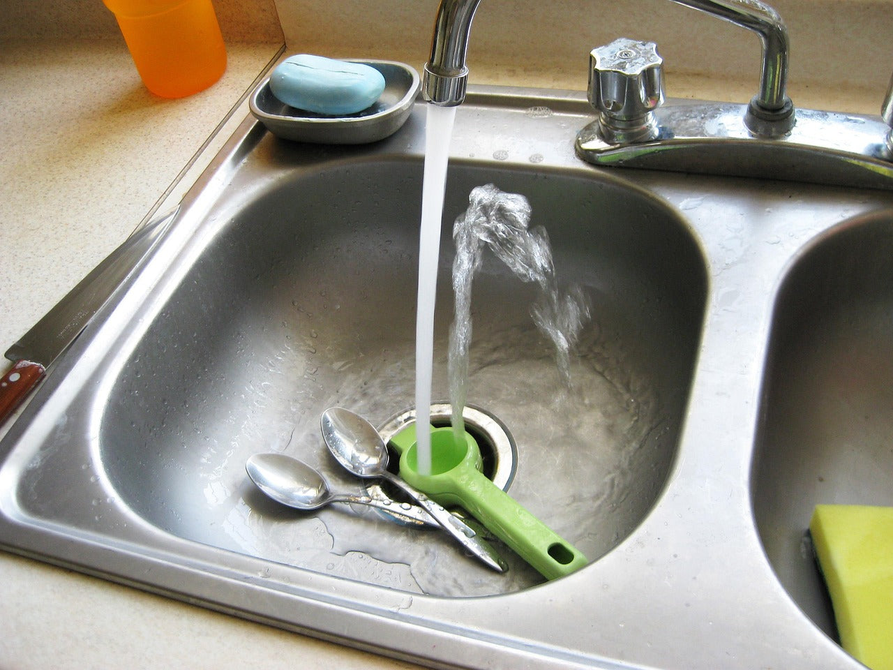 Nettoyer l'inox dans la cuisine
