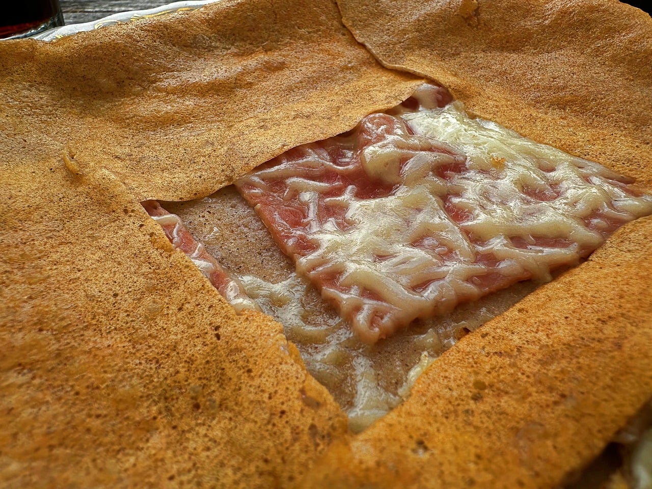 Quel accompagnement avec des crêpes au jambon et fromage ?