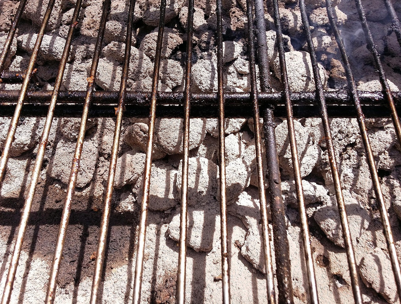 Nettoyer un barbecue très encrassé