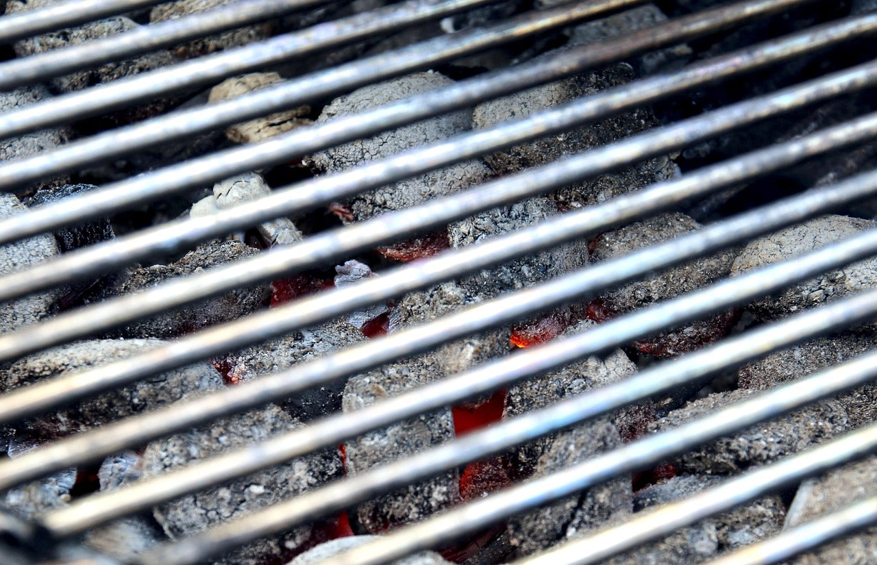 Nettoyer les grilles de barbecue