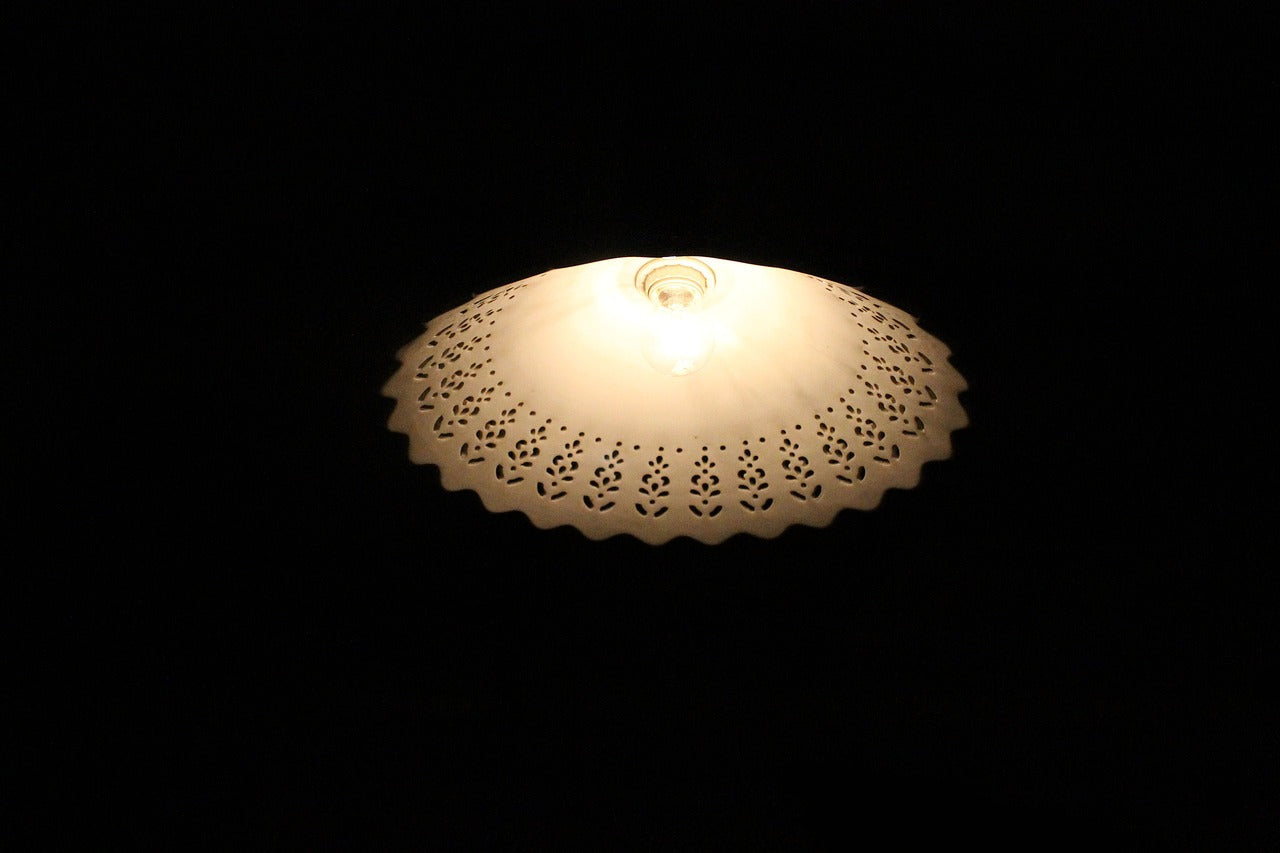 Nettoyer un lustre de cuisine