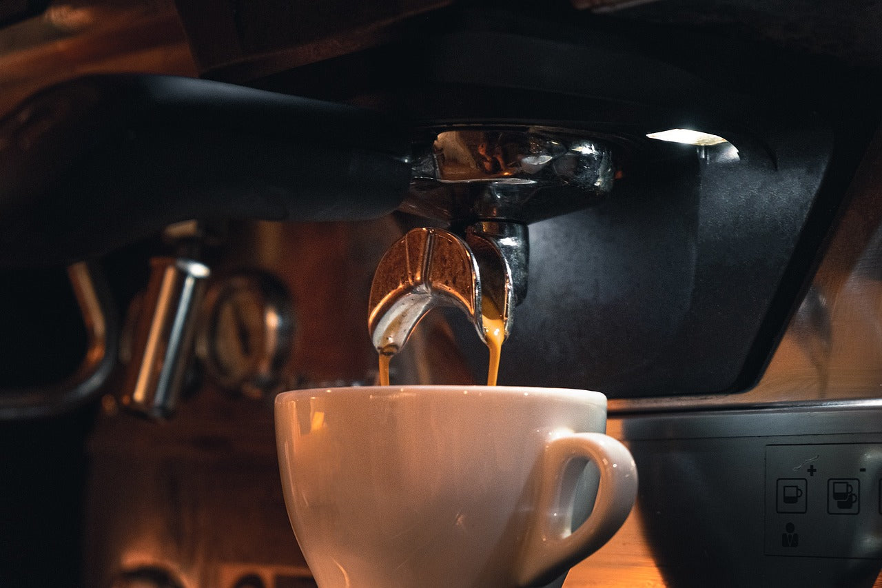 Comment utiliser une machine à café : fonctionnement et mode d'emploi par type