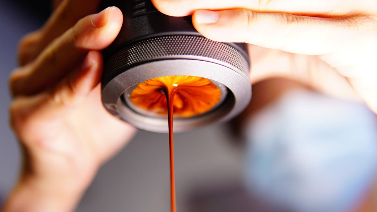 Comment détartrer une machine à café Saeco : programme CALC CLEAN et détartrant