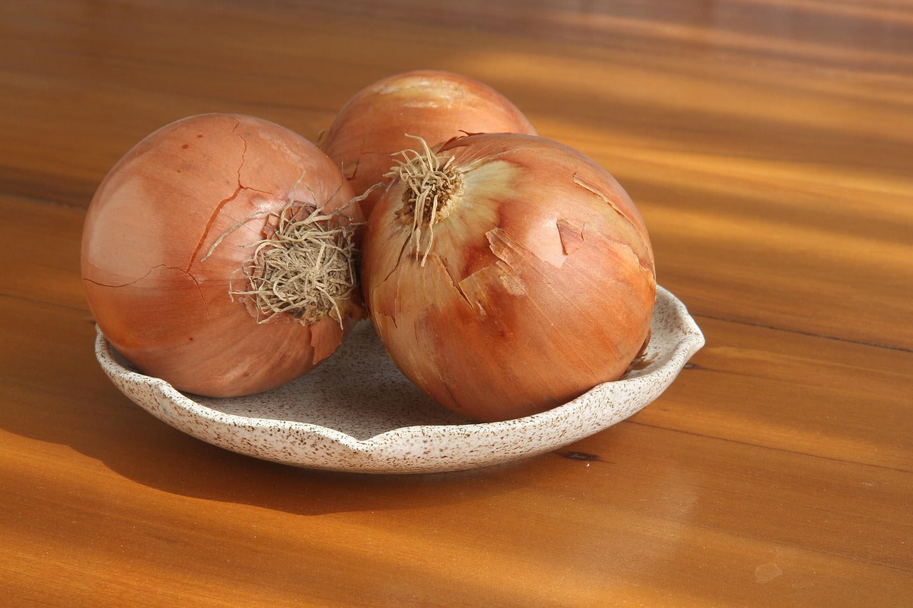 Éplucher un oignon