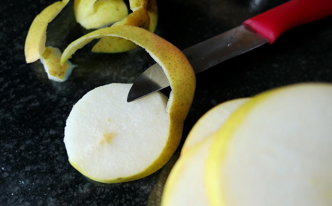 Comment éplucher et couper une poire