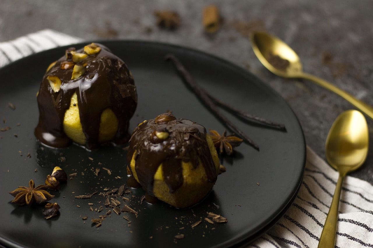 Poires au chocolat : pochées, nappées ou trempées