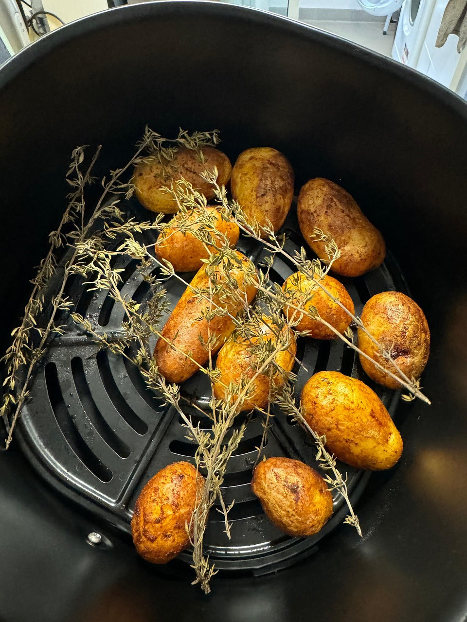 Peut-on cuire sans la grille dans l'air fryer ?