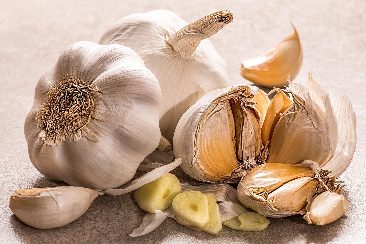 Ail moisi, mou ou germé : que faire ?