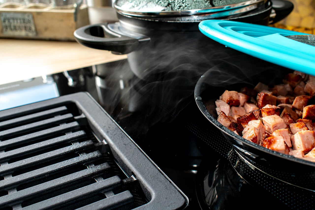 Comment dégraisser le plafond de sa cuisine