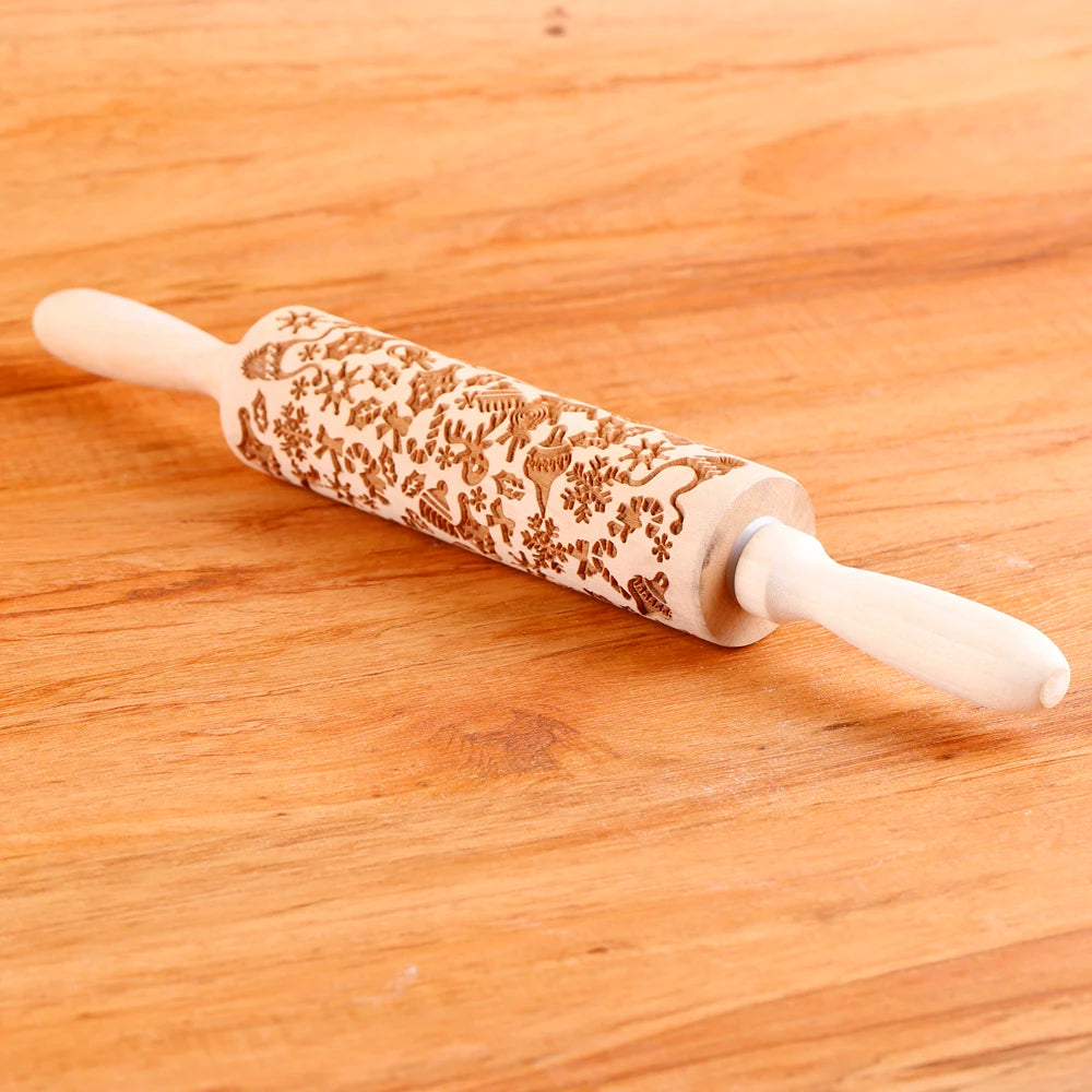 rouleau en bois pour biscuiterie avec motifs saisonniers