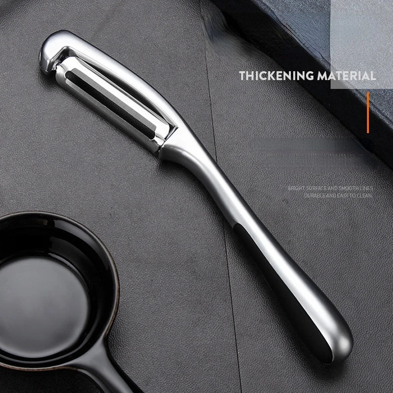 éplucheur en métal pour cuisine