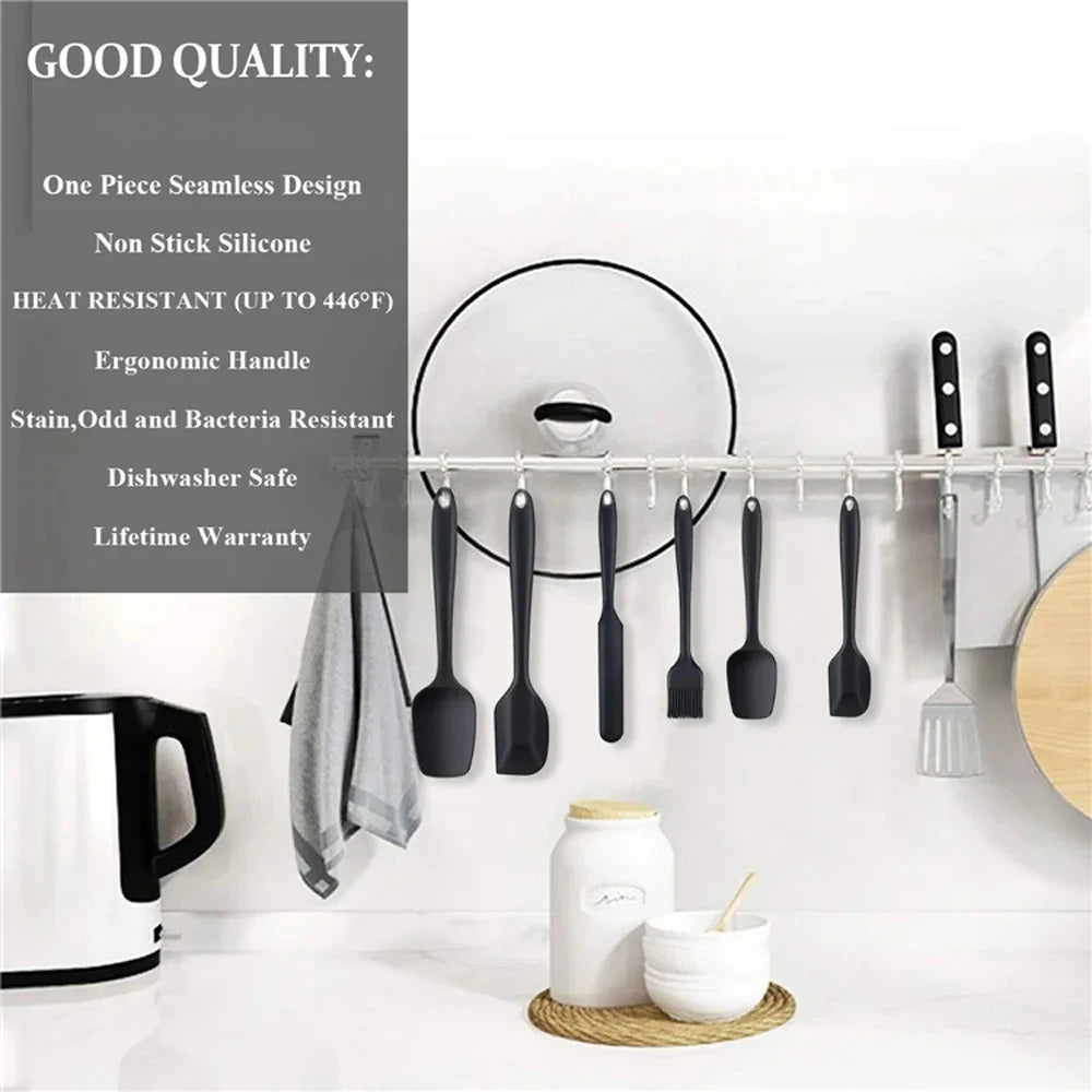 cuisiner avec des spatules en silicone