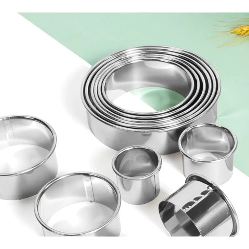 emporte-pièces en inox pour découpes dans la pâte