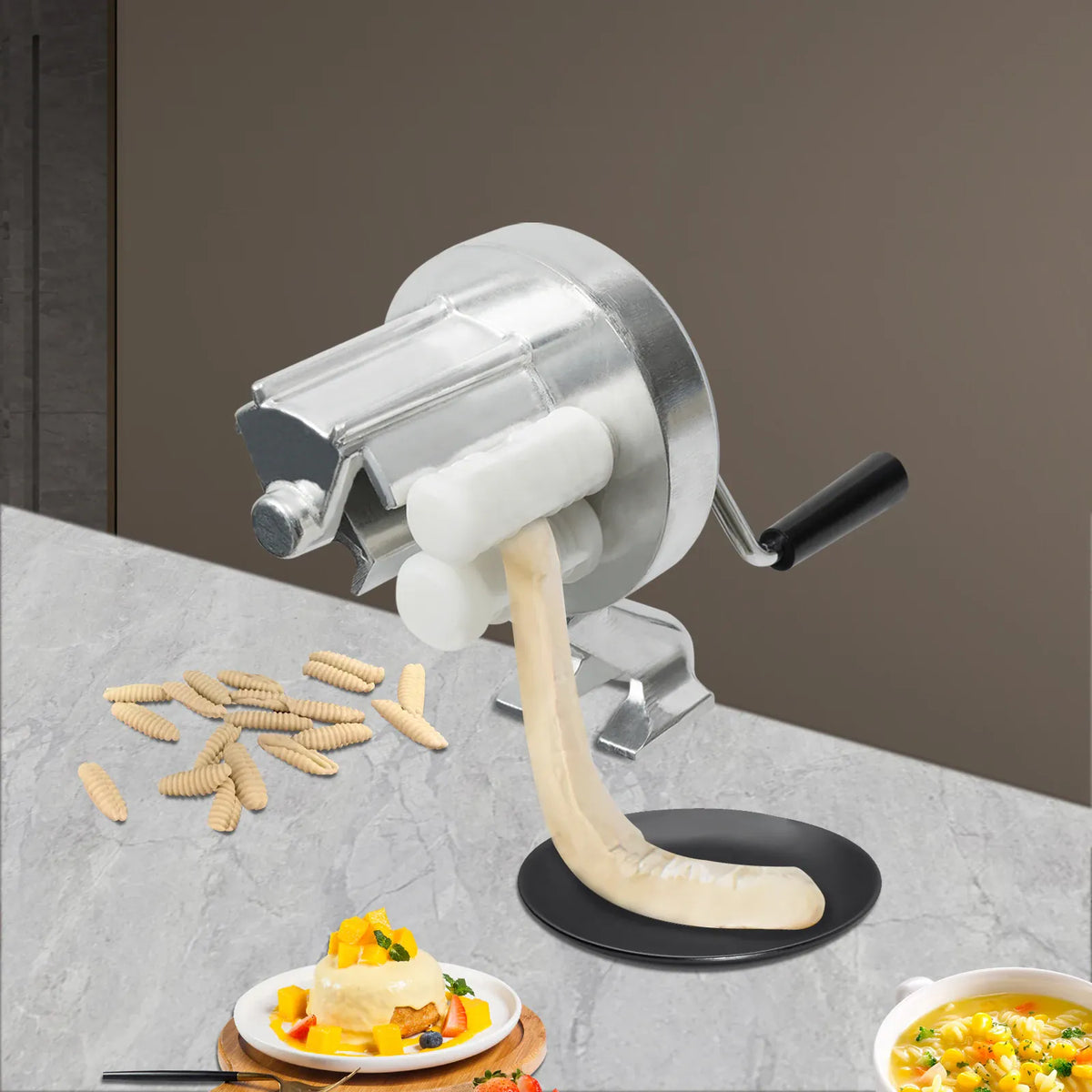 Cavatelli striés produits par la machine à pâtes manuelle