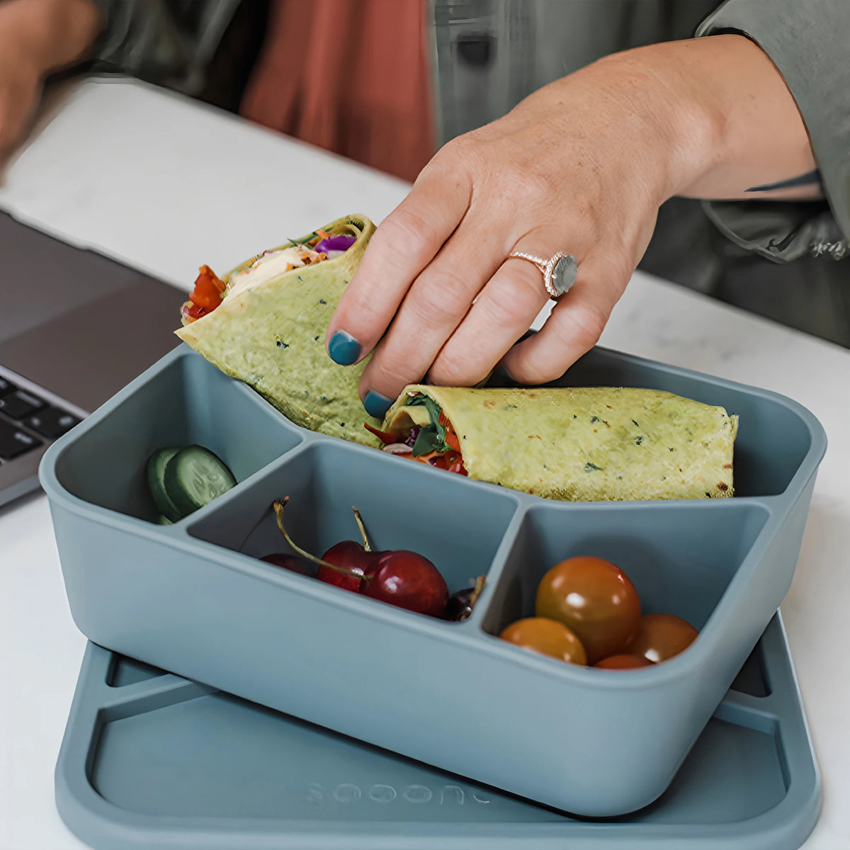 conteneur de repas en silicone avec sections distinctes