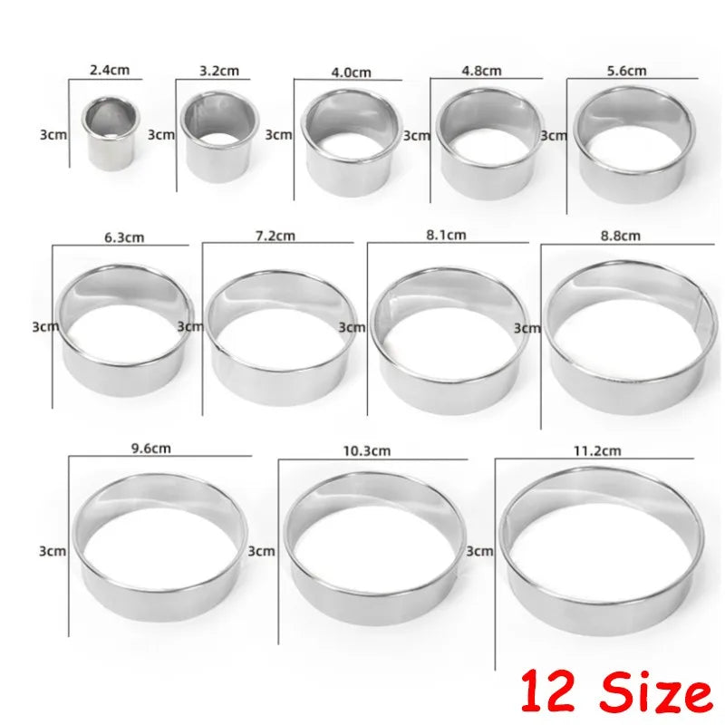 set de douze emporte-pièces en inox