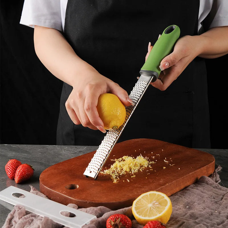 râpe inox pour fruits et fromages