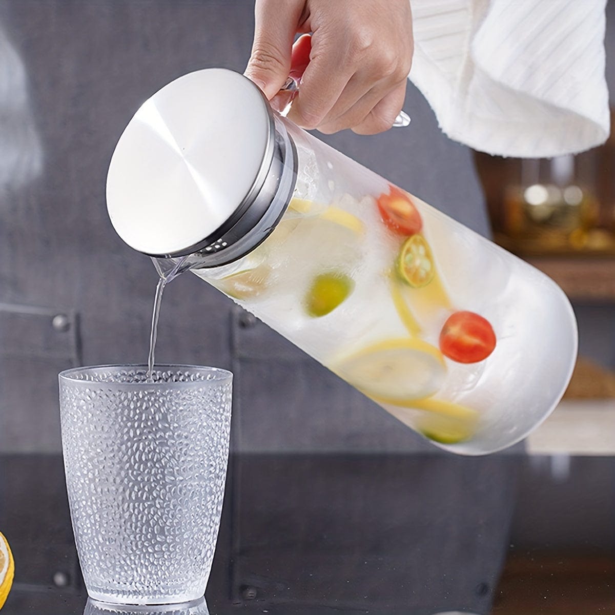 Carafe à jus avec couvercle, 1600ml/2000ml, en plastique, pour Bubble Tea et autres boissons estivales.